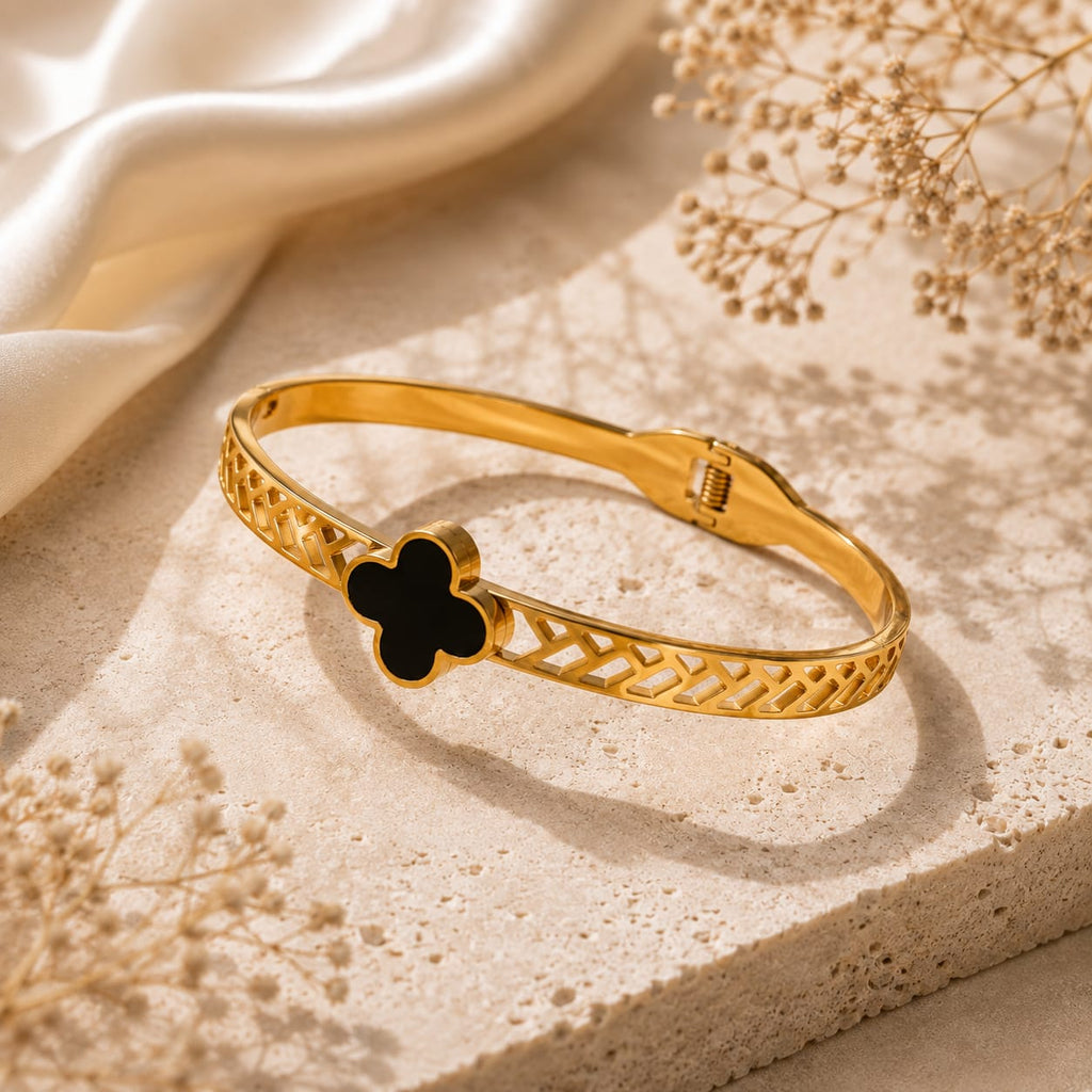 Noir Clover Bracelet