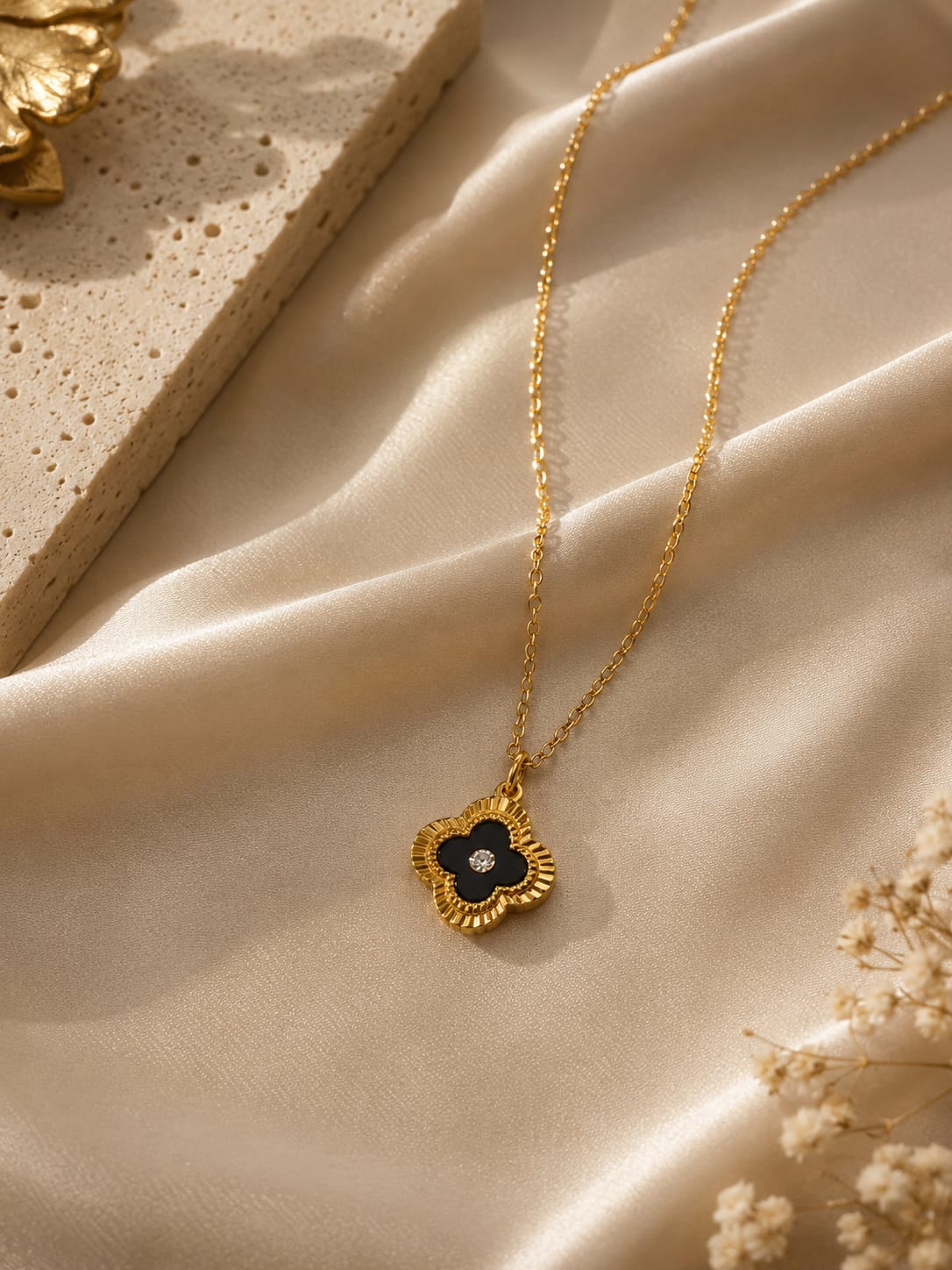 Aurelia Noir Pendant
