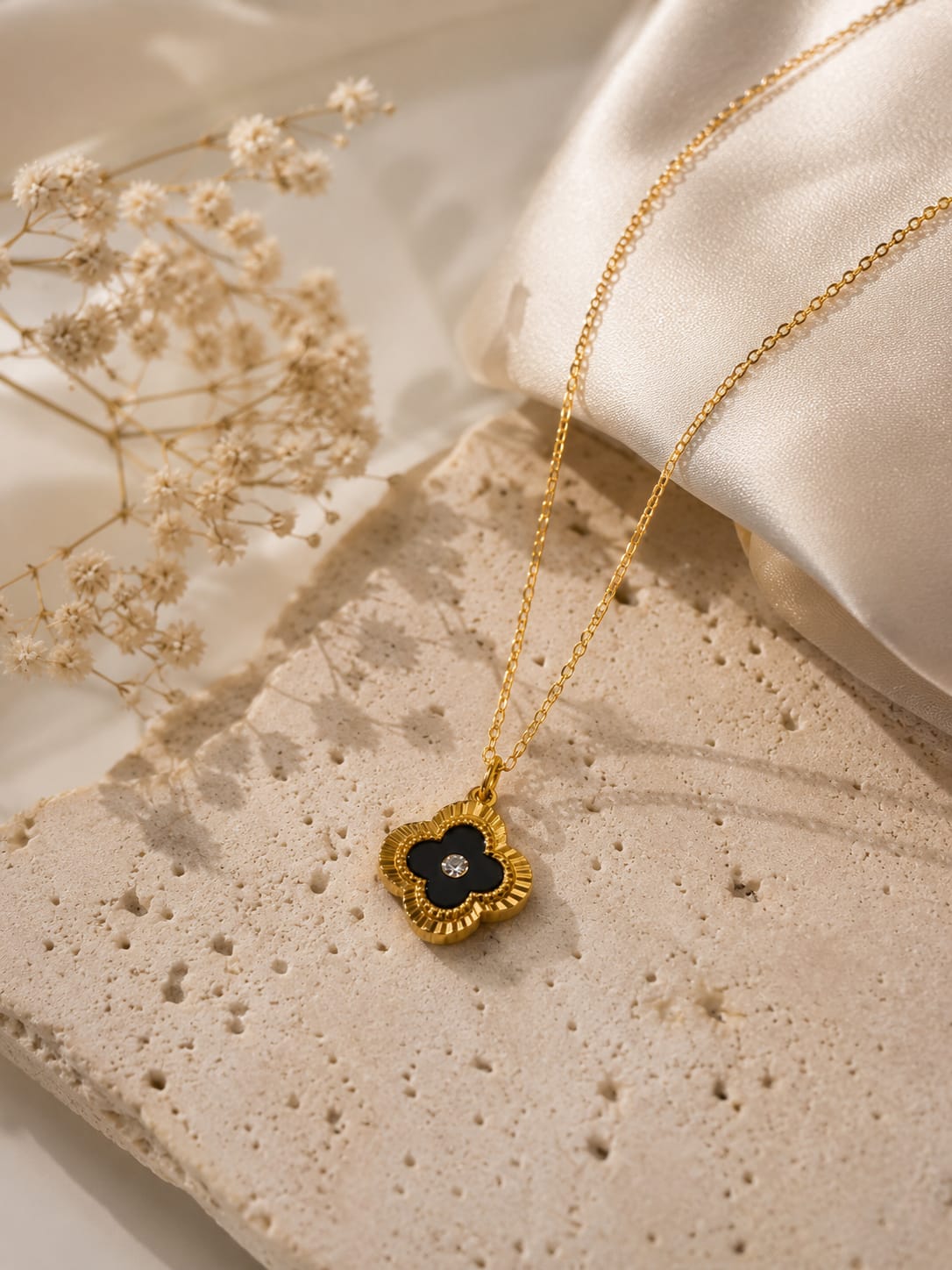 Aurelia Noir Pendant