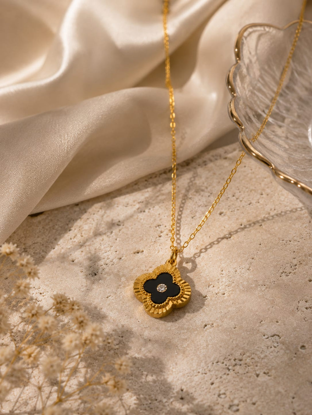 Aurelia Noir Pendant