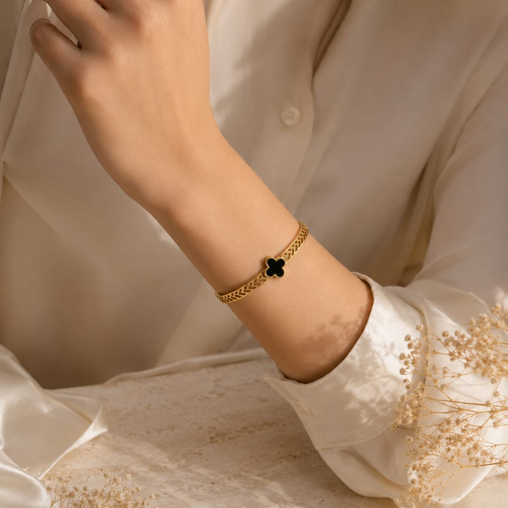 Noir Clover Bracelet