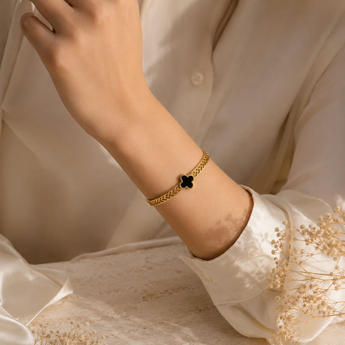 Noir Clover Bracelet